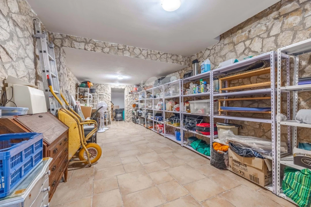 Moradia T4 para Venda em Quelfes Foto 36