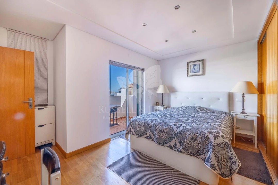 Moradia T4 para Venda em Quelfes Foto 22