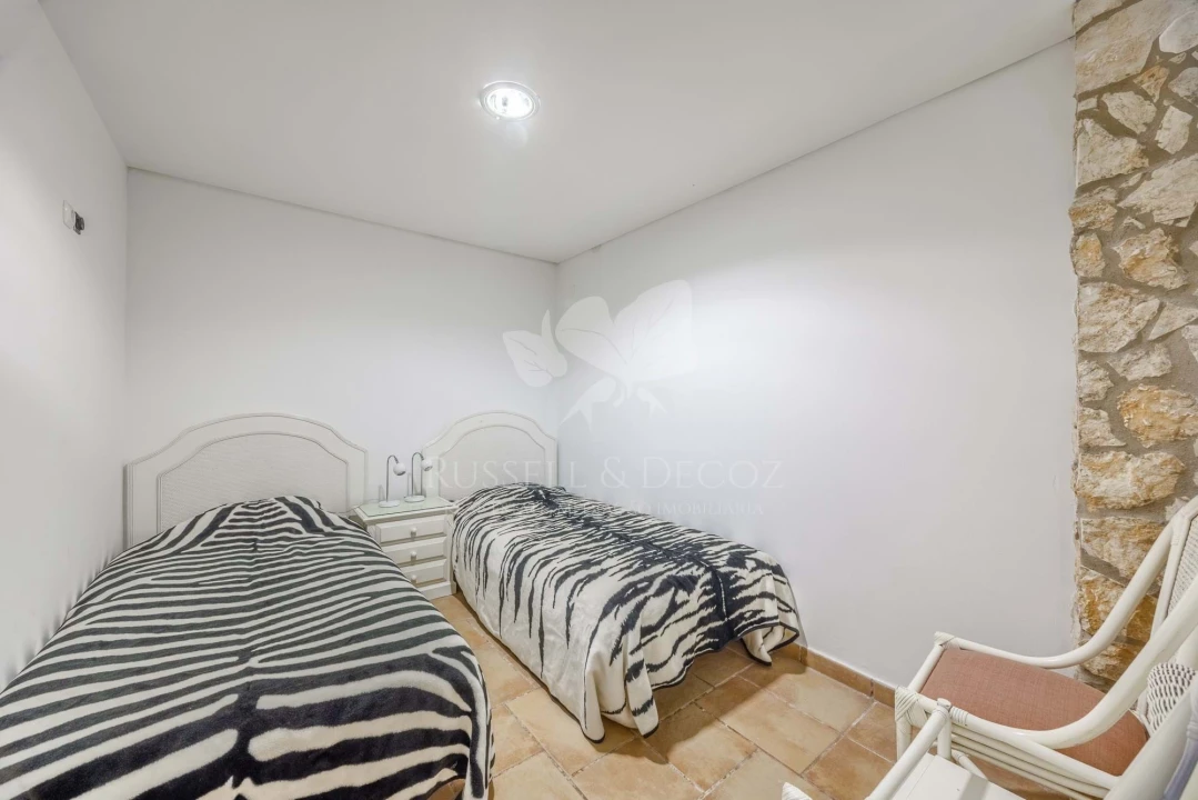 Moradia T4 para Venda em Quelfes Foto 33