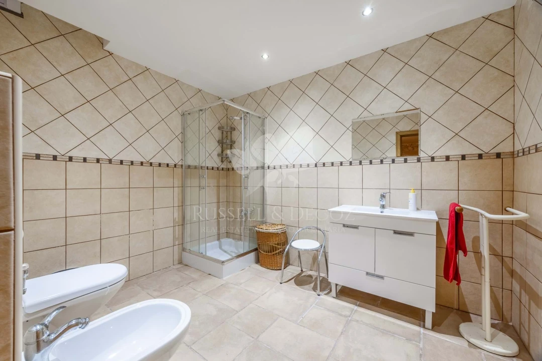 Moradia T4 para Venda em Quelfes Foto 38