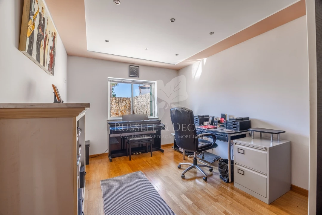 Moradia T4 para Venda em Quelfes Foto 18