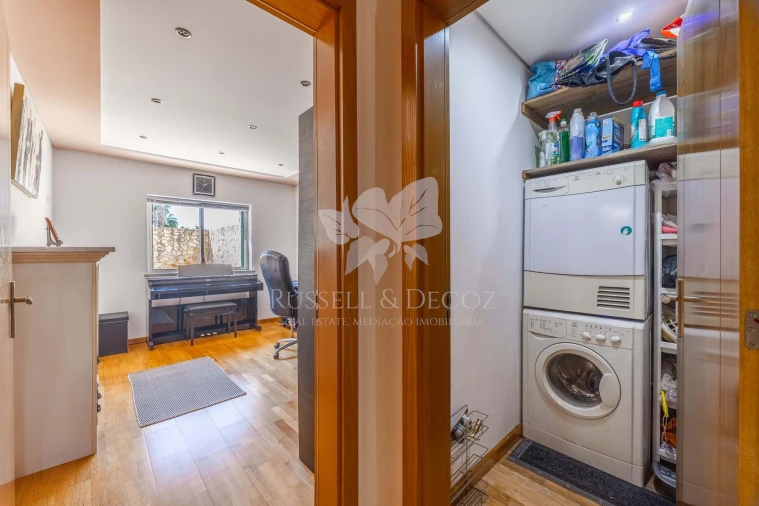 Moradia T4 para Venda em Quelfes Foto 17