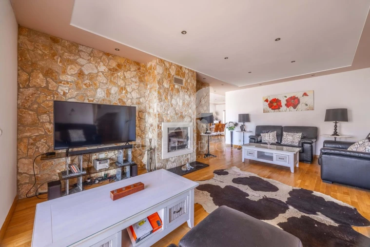 Moradia T4 para Venda em Quelfes Foto 9