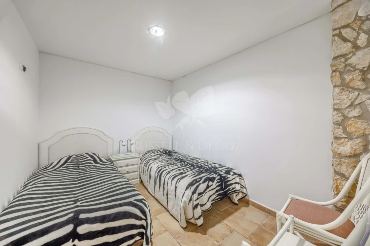 Moradia T4 para Venda em Quelfes Foto 33