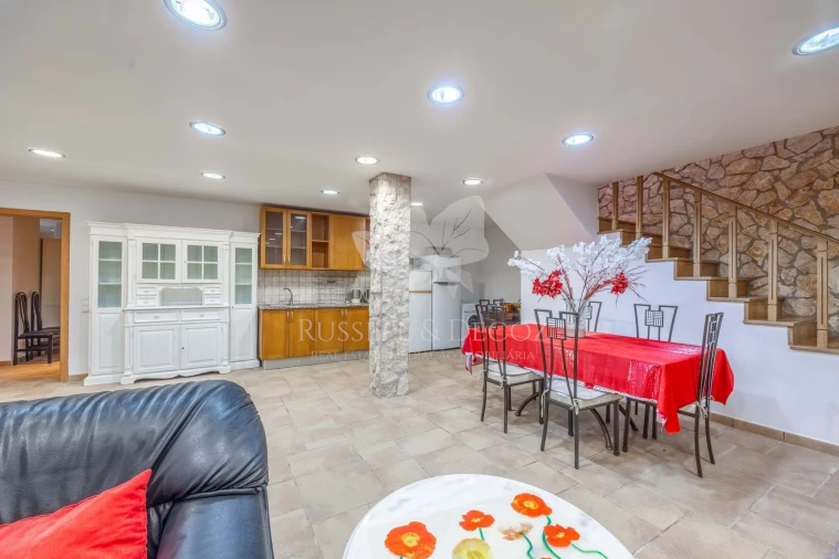 Moradia T4 para Venda em Quelfes Foto 32