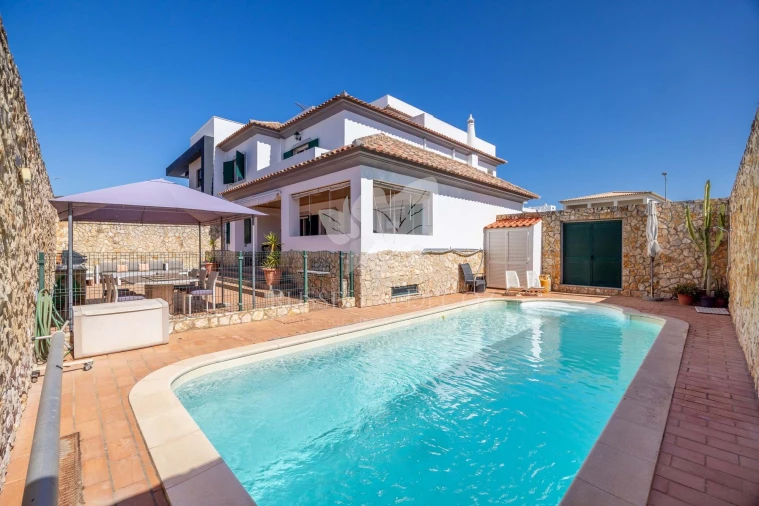 Moradia T4 para Venda em Quelfes Foto 2