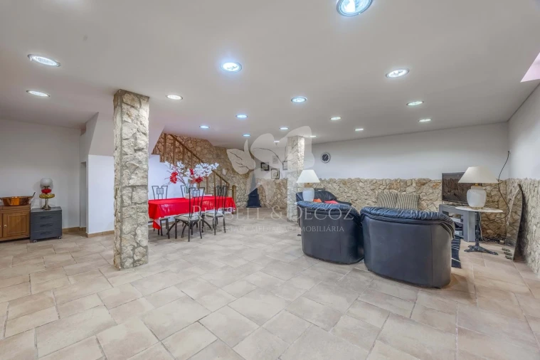 Moradia T4 para Venda em Quelfes Foto 30