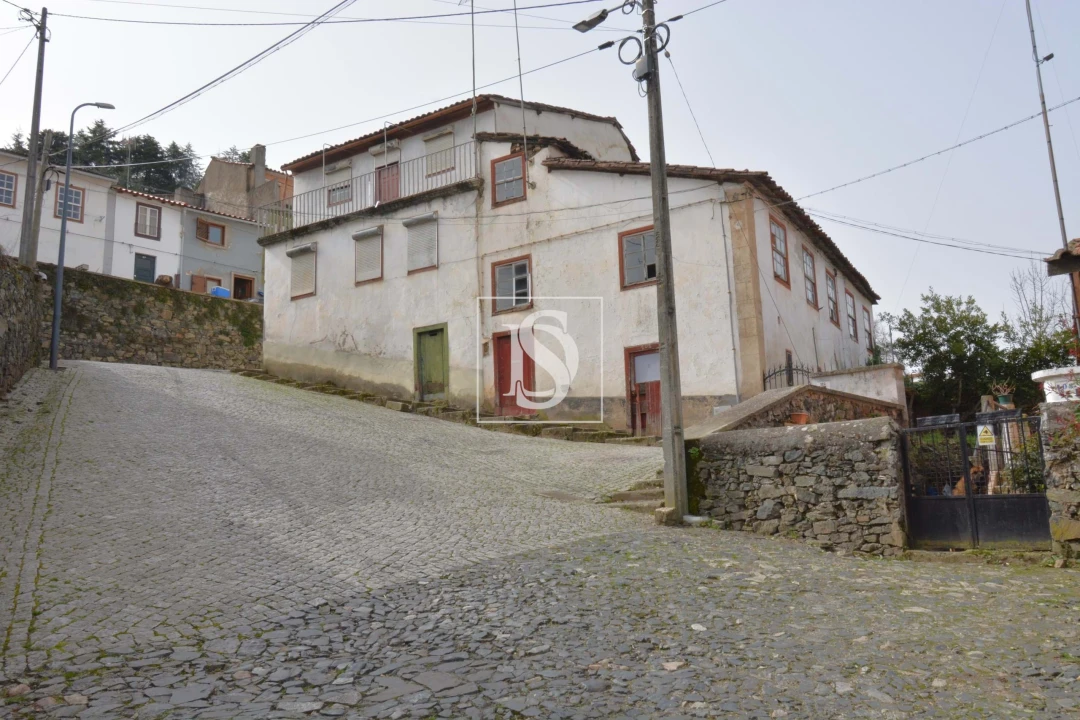 Moradia T5 para Venda em Sé, Santa Maria e Meixedo Foto 1