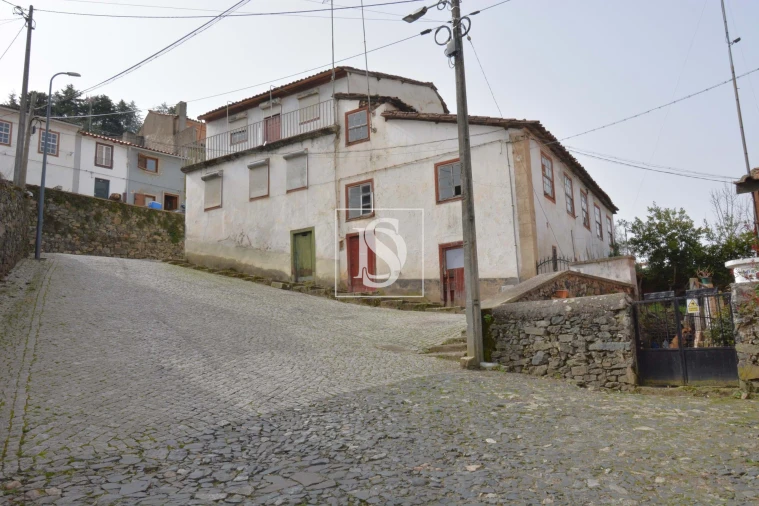 Moradia T5 para Venda em Sé, Santa Maria e Meixedo Foto 1