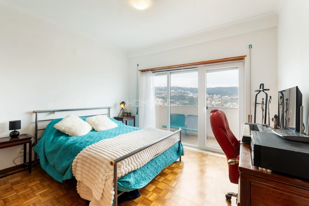 Apartamento T4 para Venda em Santo Antonio dos Olivais Foto 14