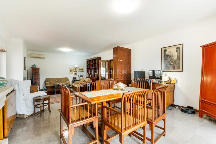 Apartamento T4 para Venda em Santo Antonio dos Olivais Foto 9