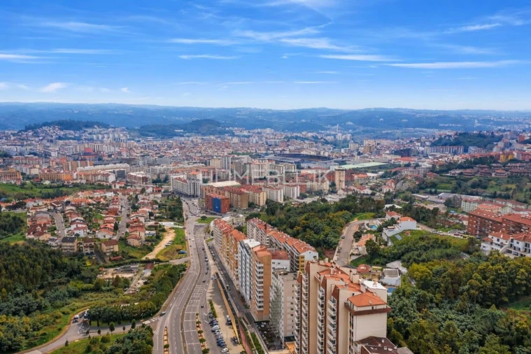 Apartamento T4 para Venda em Santo Antonio dos Olivais Foto 26