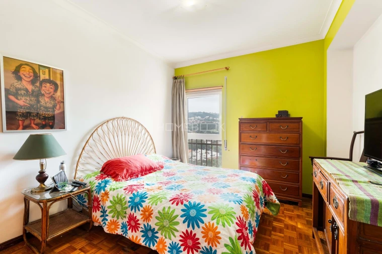 Apartamento T4 para Venda em Santo Antonio dos Olivais Foto 17