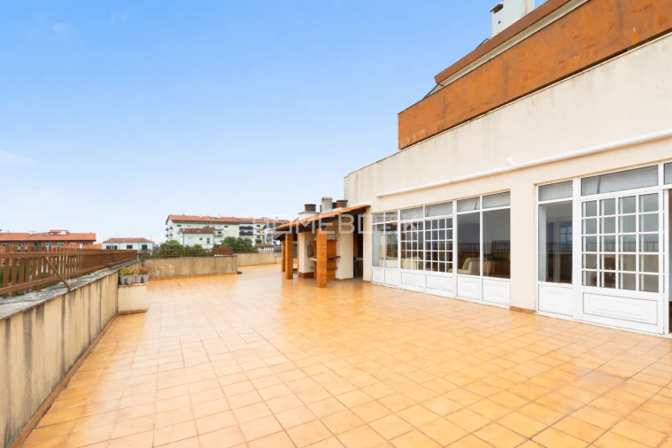 Apartamento T4 para Venda em Santo Antonio dos Olivais Foto 1