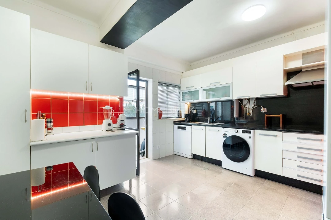 Apartamento T4 para Venda em Santo Antonio dos Olivais Foto 5