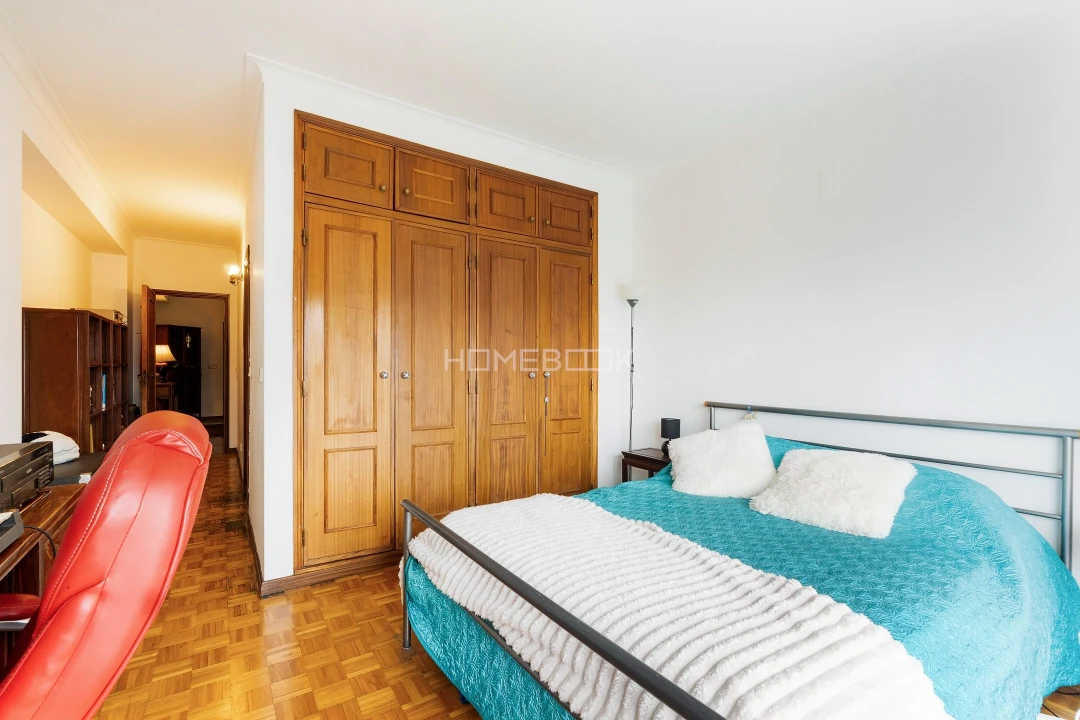 Apartamento T4 para Venda em Santo Antonio dos Olivais Foto 15