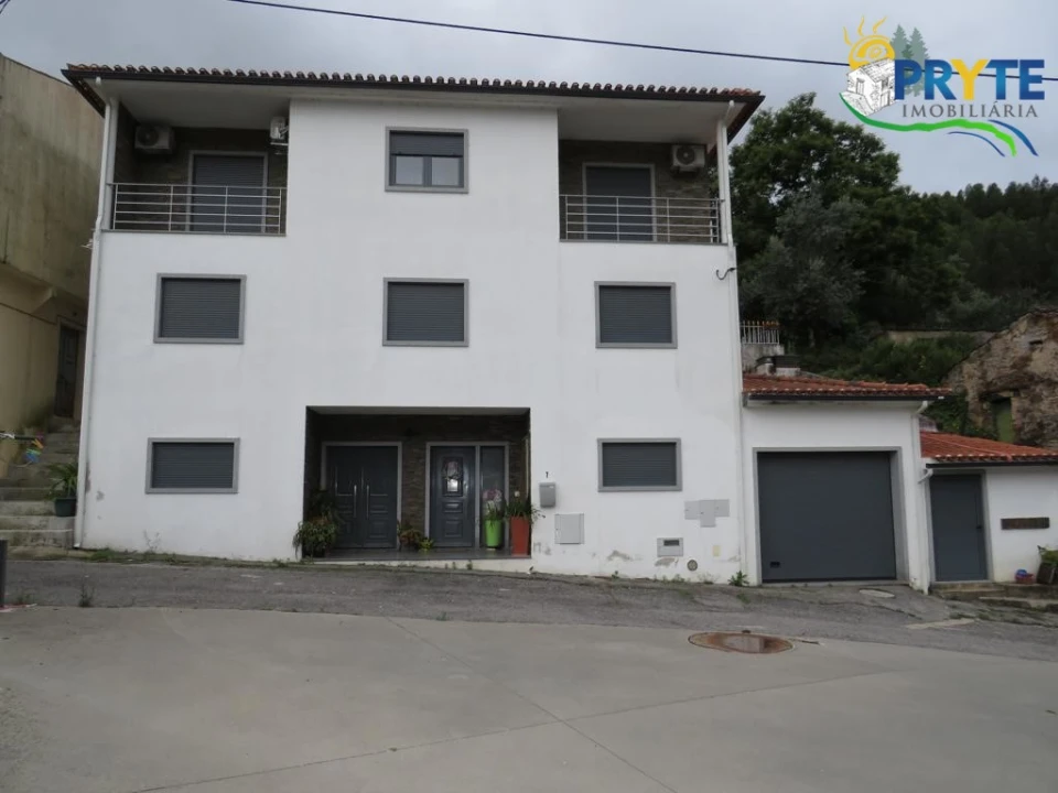 Moradia T4 para Venda em Troviscal Foto 4