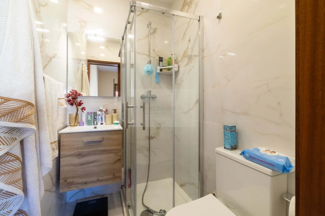 Moradia T5 para Venda em Custoias Foto 15