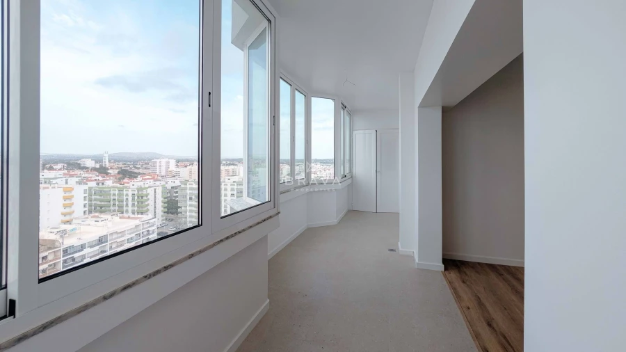 Apartamento T1 para Venda em Quarteira Foto 6