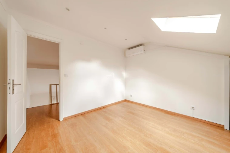 Apartamento T1 para Arrendamento em Algés, Linda-A-Velha e Cruz Quebrada-Dafundo Foto 16