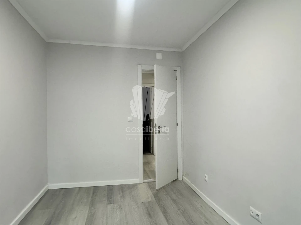 Apartamento T2 para Venda em Benfica Foto 4