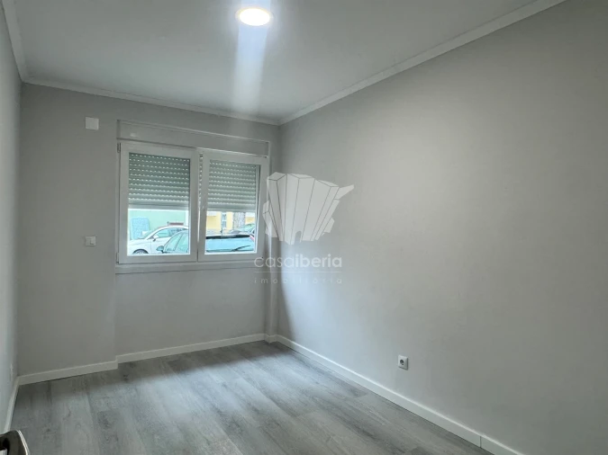 Apartamento T2 para Venda em Benfica Foto 2