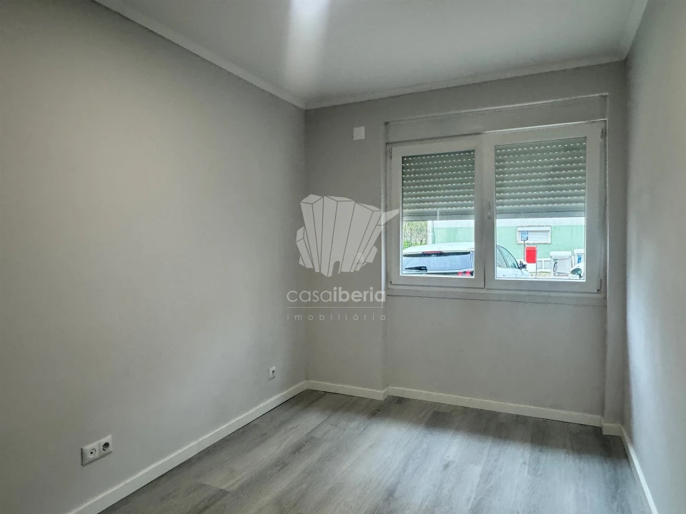 Apartamento T2 para Venda em Benfica Foto 3