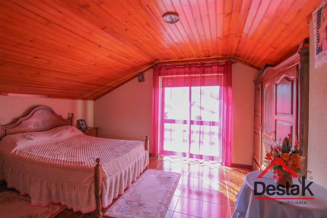 Moradia T4 para Arrendamento em Pinho Foto 17