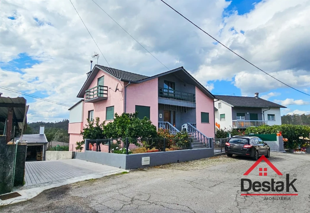 Moradia T4 para Arrendamento em Pinho Foto 1