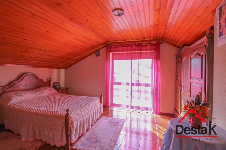 Moradia T4 para Arrendamento em Pinho Foto 17