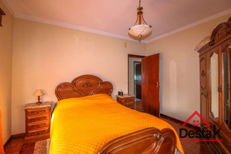 Moradia T4 para Arrendamento em Pinho Foto 11