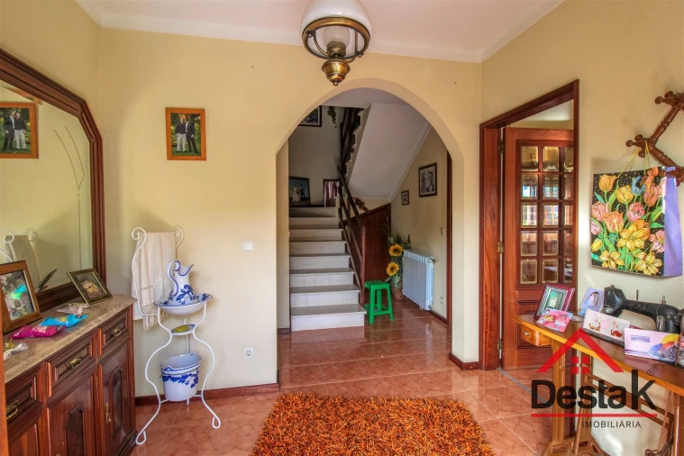 Moradia T4 para Arrendamento em Pinho Foto 4