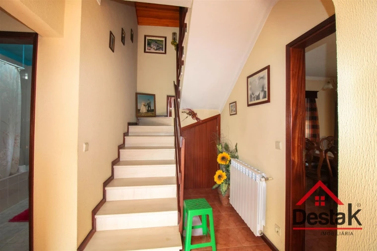 Moradia T4 para Arrendamento em Pinho Foto 12