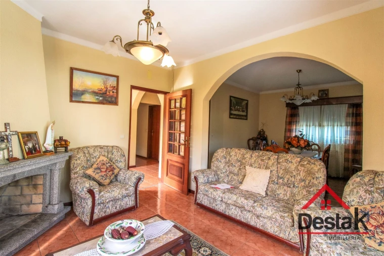 Moradia T4 para Arrendamento em Pinho Foto 5