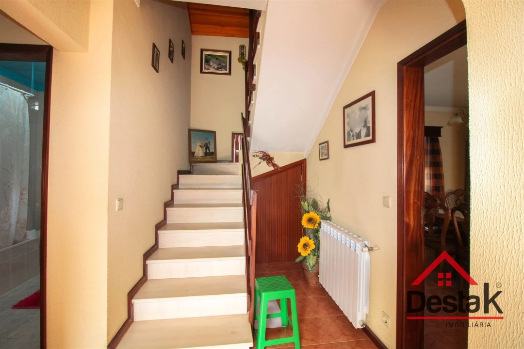 Moradia T4 para Arrendamento em Pinho Foto 12