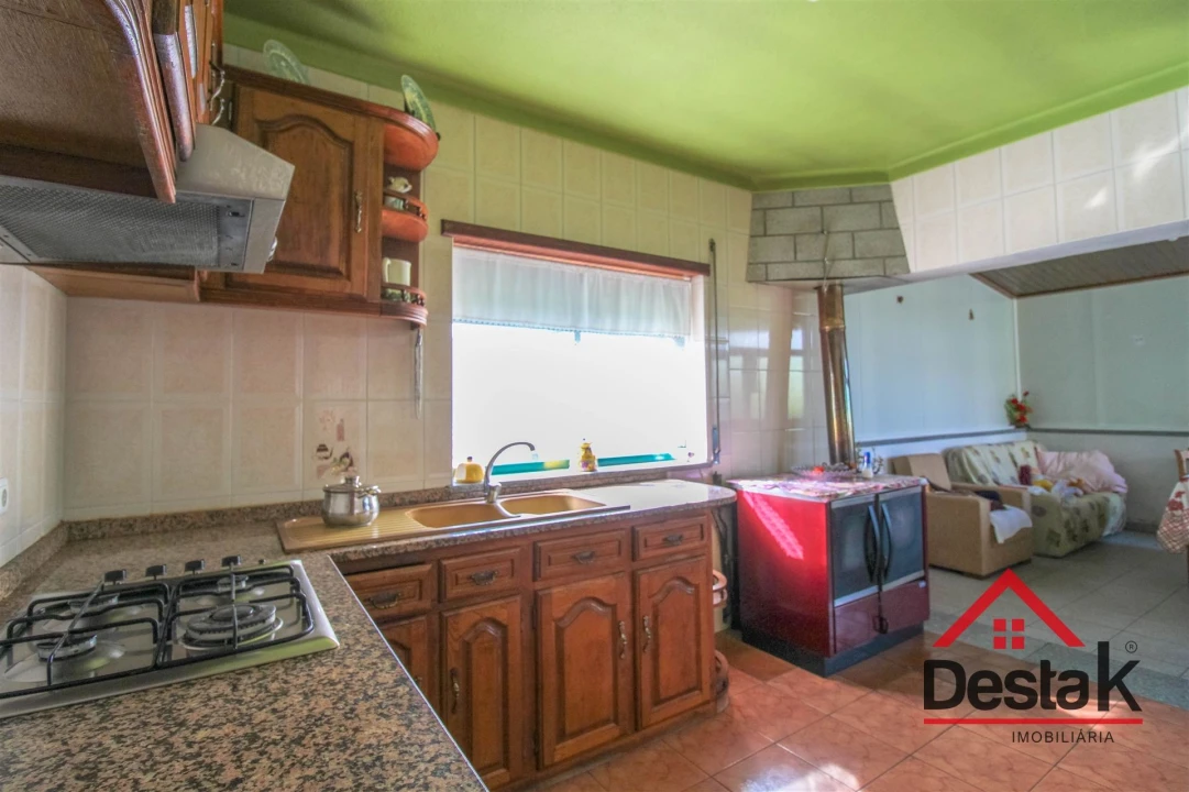 Moradia T4 para Arrendamento em Pinho Foto 13