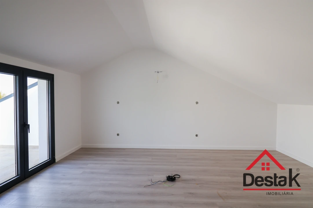 Moradia T3 para Venda em Campo Foto 20