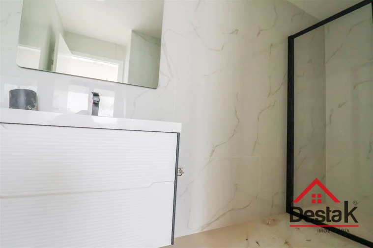 Moradia T3 para Venda em Campo Foto 24