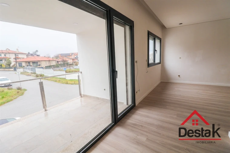 Moradia T3 para Venda em Campo Foto 18