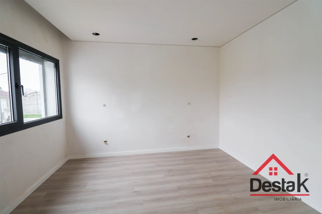 Moradia T3 para Venda em Campo Foto 13