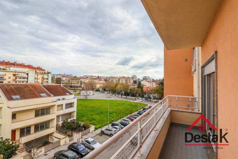 Apartamento T3 para Arrendamento em Viseu Foto 9