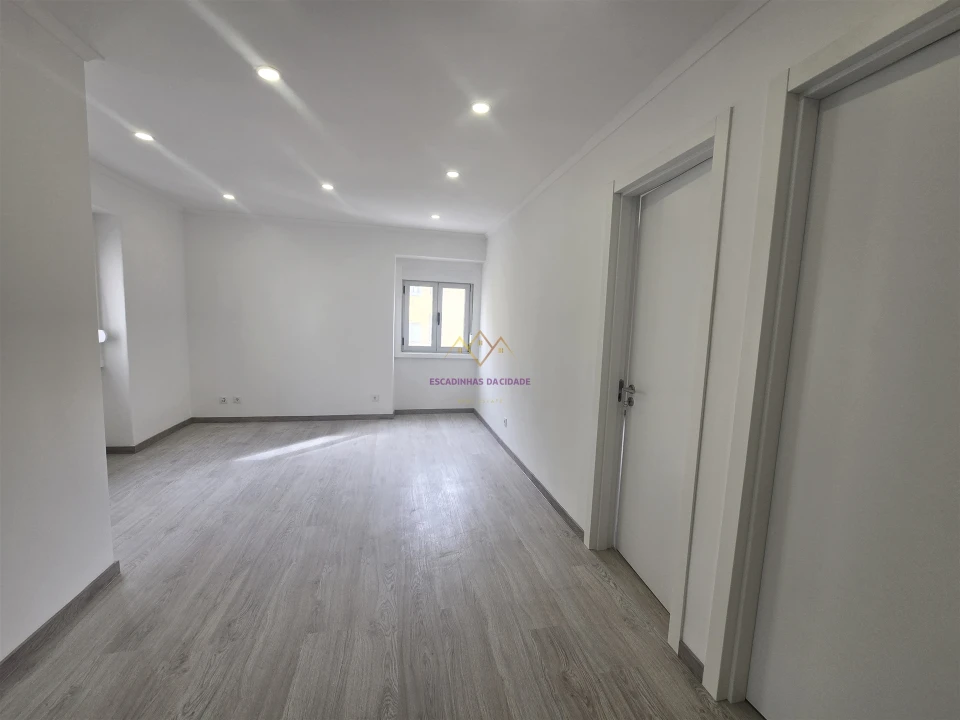 Apartamento T2 para Venda em Venteira Foto 3