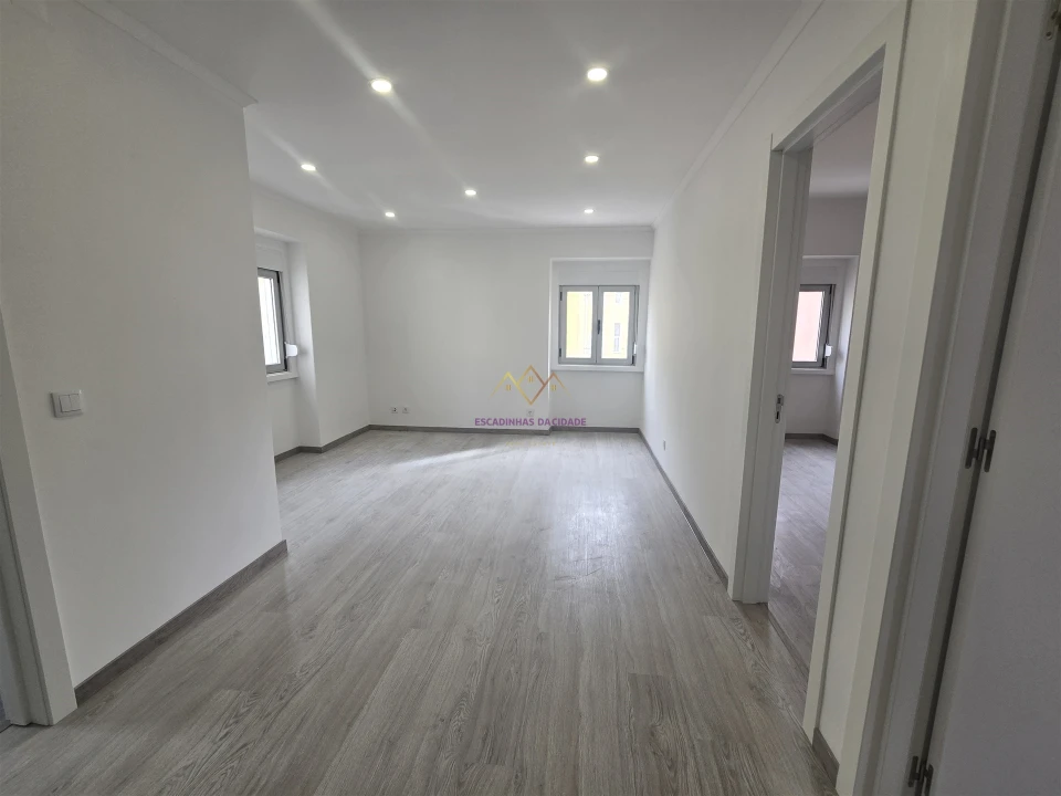 Apartamento T2 para Venda em Venteira Foto 8