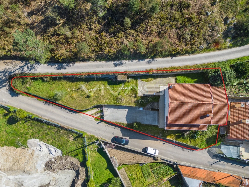 Moradia T4 para Venda em Navió e Vitorino dos Piães Foto 38