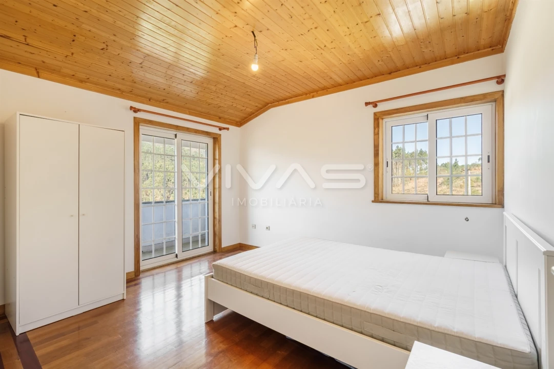 Moradia T4 para Venda em Navió e Vitorino dos Piães Foto 22