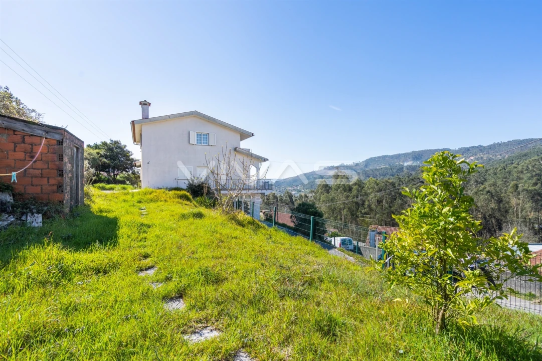 Moradia T4 para Venda em Navió e Vitorino dos Piães Foto 35