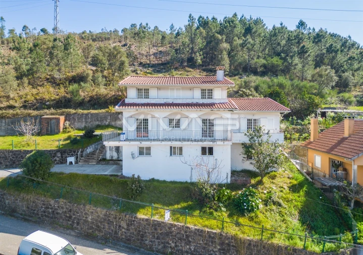 Moradia T4 para Venda em Navió e Vitorino dos Piães Foto 32