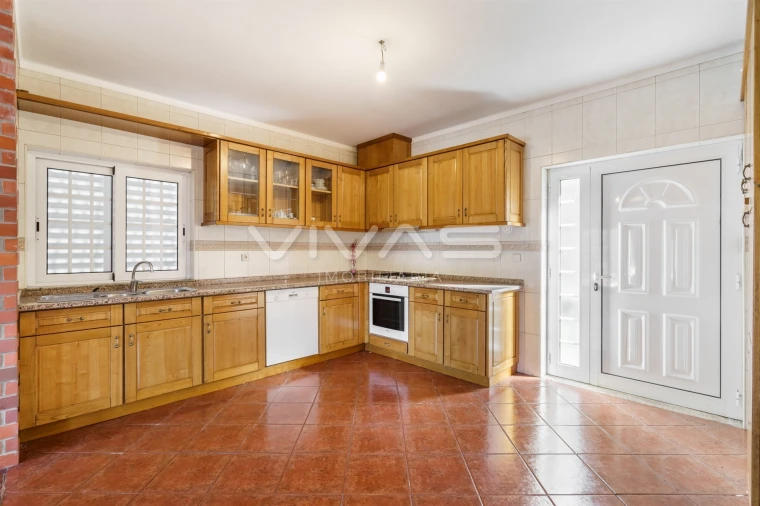 Moradia T4 para Venda em Navió e Vitorino dos Piães Foto 9