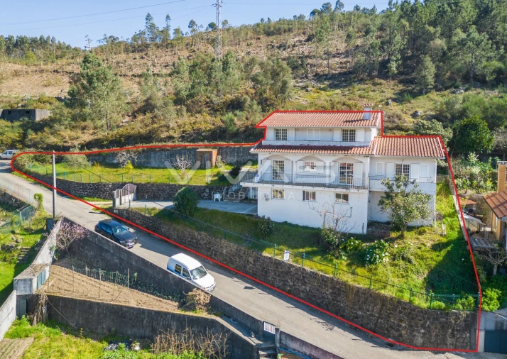 Moradia T4 para Venda em Navió e Vitorino dos Piães Foto 39