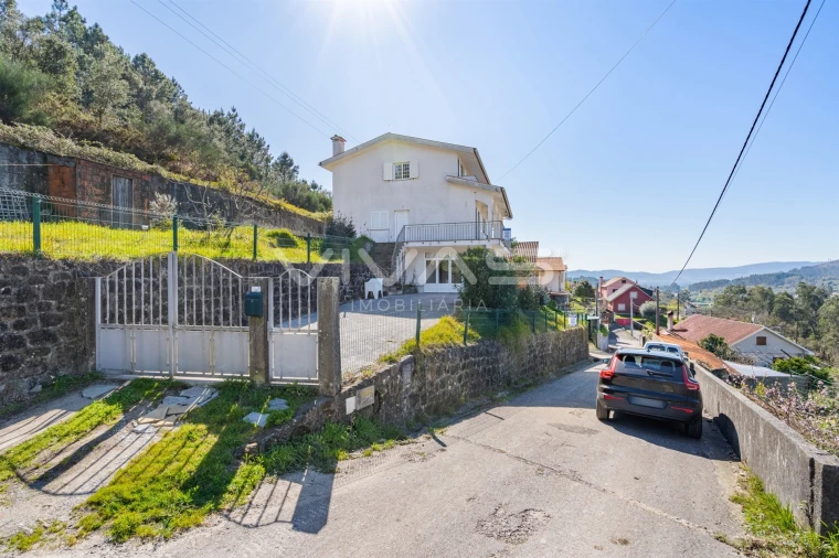 Moradia T4 para Venda em Navió e Vitorino dos Piães Foto 36